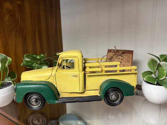Vintage-Style Metal Farm Truck Décor