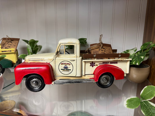 Vintage Tow Truck Metal Décor
